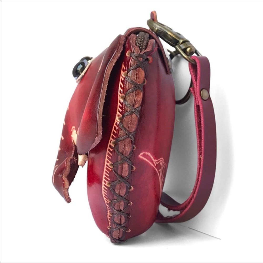 🎉HP 🎉 Genuine leather elephant wristlet - Picture 3 of 6